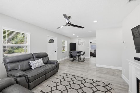 Villa ou maison à vendre à Tampa, Floride: 4 chambres, 150.41 m2 № 2322542 - photo 11