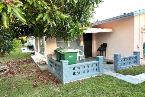 Casa en venta en Tamarac, Florida, 2 dormitorios, 102.75 m2 № 1065480 - foto 1