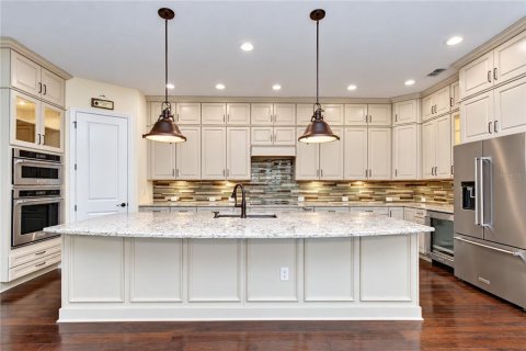 House in Fish Hawk, Florida 3 bedrooms, 245.26 sq.m. № 2395856 - photo 10