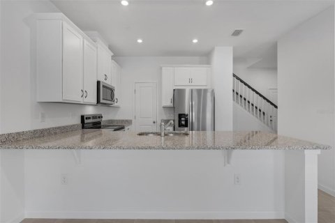 Townhouse in Apopka, Florida 3 bedrooms, 137.12 sq.m. № 2218355 - photo 6