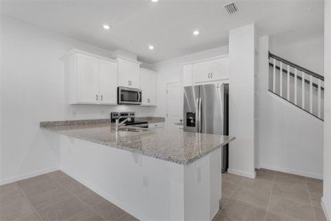 Townhouse in Apopka, Florida 3 bedrooms, 137.12 sq.m. № 2218355 - photo 7