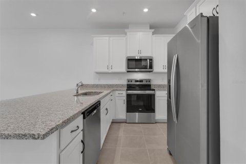 Townhouse in Apopka, Florida 3 bedrooms, 137.12 sq.m. № 2218355 - photo 8