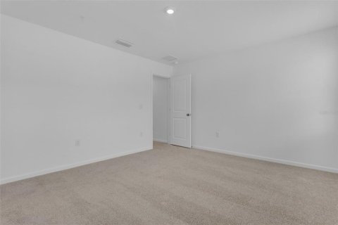 Townhouse in Apopka, Florida 3 bedrooms, 137.12 sq.m. № 2218355 - photo 12