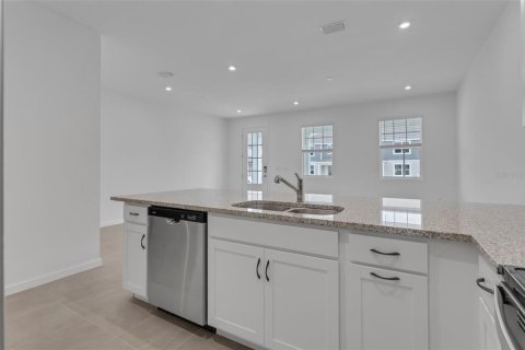 Townhouse in Apopka, Florida 3 bedrooms, 137.12 sq.m. № 2218355 - photo 9