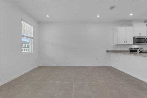 Townhouse in Apopka, Florida 3 bedrooms, 137.12 sq.m. № 2218355 - photo 4