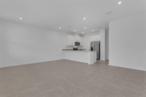 Townhouse in Apopka, Florida 3 bedrooms, 137.12 sq.m. № 2218355 - photo 3