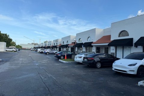 Commercial property in Sweetwater, Florida № 1802812 - photo 25
