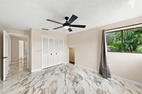 Casa en venta en Clearwater, Florida, 4 dormitorios, 269.7 m2 № 2410578 - foto 29