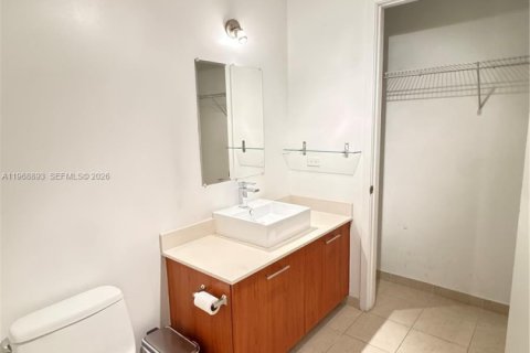 Condominio en alquiler en Miami, Florida, 60.85 m2 № 2031807 - foto 8