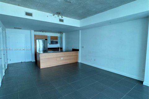 Estudio en el Condominio en Miami, Florida  № 2031807