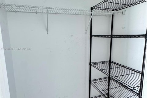 Condominio en alquiler en Miami, Florida, 60.85 m2 № 2031807 - foto 4