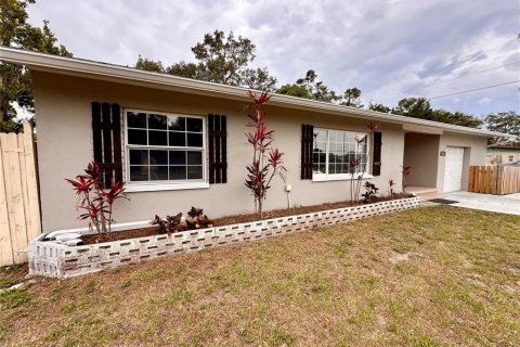 House in Clearwater, Florida 4 bedrooms, 186.18 sq.m. № 1771390 - photo 21