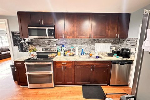 House in Clearwater, Florida 4 bedrooms, 186.18 sq.m. № 1771390 - photo 5