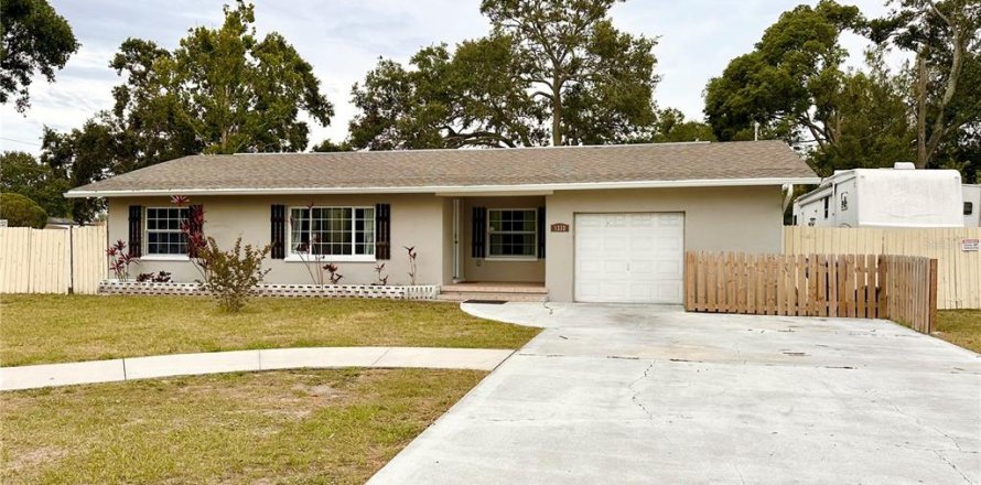 House in Clearwater, Florida 4 bedrooms, 186.18 sq.m. № 1771390