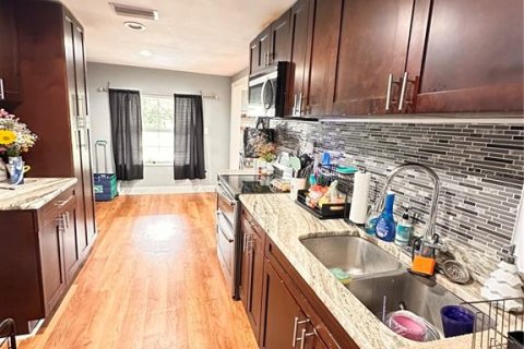 House in Clearwater, Florida 4 bedrooms, 186.18 sq.m. № 1771390 - photo 9