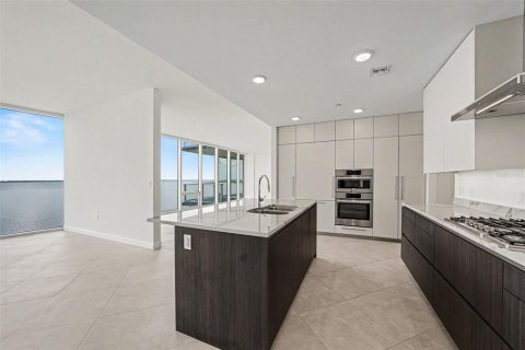 Condominio en alquiler en Tampa, Florida, 2 dormitorios, 235.69 m2 № 2102267 - foto 14