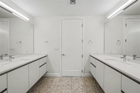 Condominio en alquiler en Tampa, Florida, 2 dormitorios, 235.69 m2 № 2102267 - foto 19