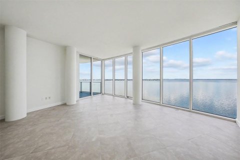 Condominio en alquiler en Tampa, Florida, 2 dormitorios, 235.69 m2 № 2102267 - foto 3