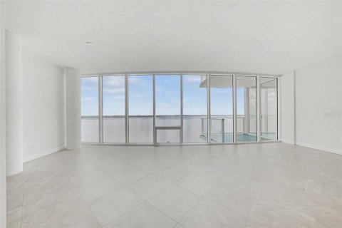 Condominio en alquiler en Tampa, Florida, 2 dormitorios, 235.69 m2 № 2102267 - foto 5