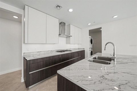 Condominio en alquiler en Tampa, Florida, 2 dormitorios, 235.69 m2 № 2102267 - foto 11