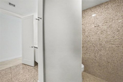 Condominio en alquiler en Tampa, Florida, 2 dormitorios, 235.69 m2 № 2102267 - foto 24