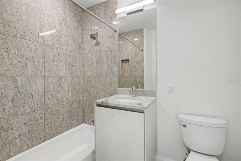 Condominio en alquiler en Tampa, Florida, 2 dormitorios, 235.69 m2 № 2102267 - foto 23