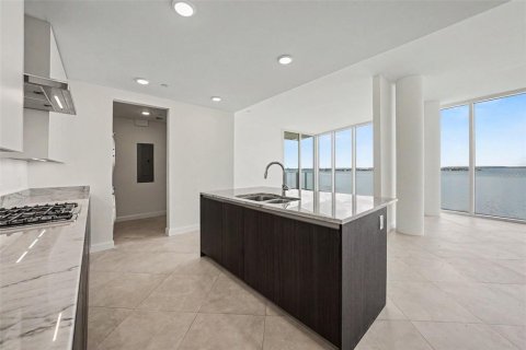 Condominio en alquiler en Tampa, Florida, 2 dormitorios, 235.69 m2 № 2102267 - foto 12