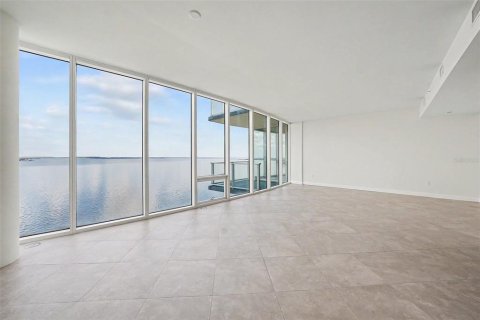 Condominio en alquiler en Tampa, Florida, 2 dormitorios, 235.69 m2 № 2102267 - foto 4