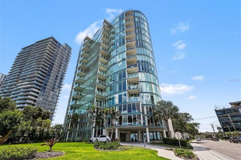 Condominio en Tampa, Florida, 2 dormitorios № 2102267