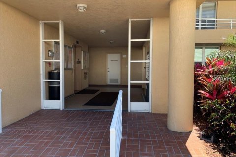 Condo in Bradenton, Florida, 2 bedrooms № 2148814 - photo 3