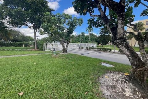 Condo in Miami, Florida, 2 bedrooms  № 2024208 - photo 29