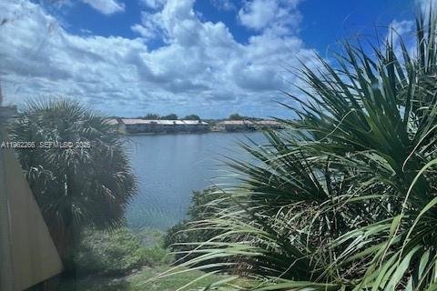 Condo in Miami, Florida, 2 bedrooms  № 2024208 - photo 22