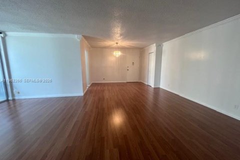 Condo in Miami, Florida, 2 bedrooms  № 2024208 - photo 13