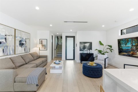 Touwnhouse à vendre à Miami, Floride: 3 chambres, 154.31 m2 № 2153738 - photo 9