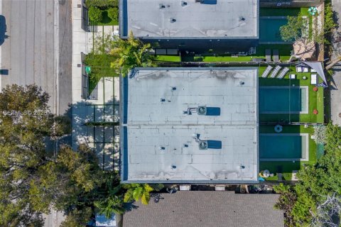 Touwnhouse à vendre à Miami, Floride: 3 chambres, 154.31 m2 № 2153738 - photo 8