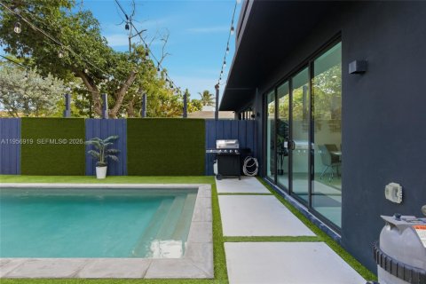 Touwnhouse à vendre à Miami, Floride: 3 chambres, 154.31 m2 № 2153738 - photo 30