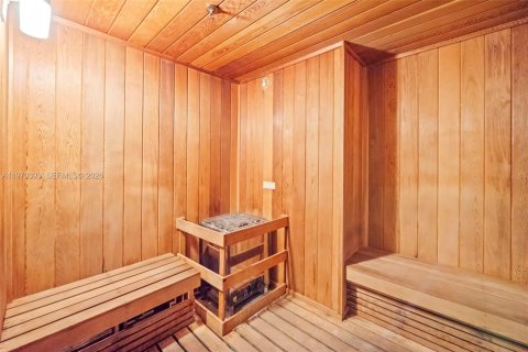 Condo in Miami, Florida, 1 bedroom  № 2032057 - photo 22