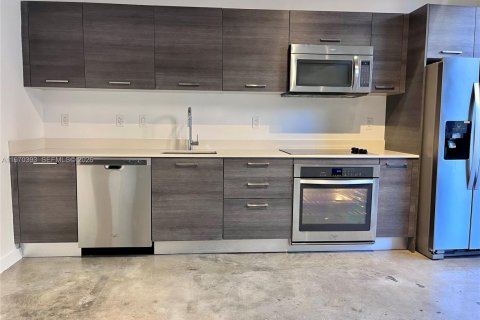 Condo in Miami, Florida, 1 bedroom  № 2032057 - photo 6