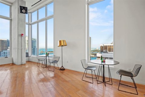 Condo in Miami, Florida, 1 bedroom  № 2032057 - photo 10