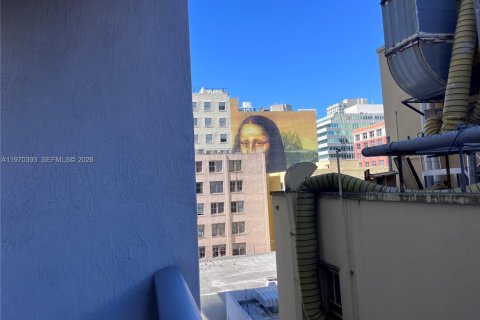 Condo in Miami, Florida, 1 bedroom  № 2032057 - photo 13