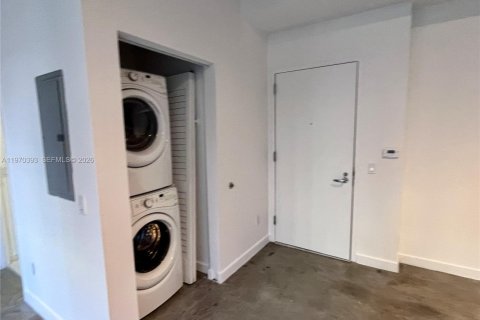 Condo in Miami, Florida, 1 bedroom  № 2032057 - photo 16