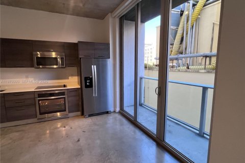 Condo in Miami, Florida, 1 bedroom  № 2032057 - photo 9