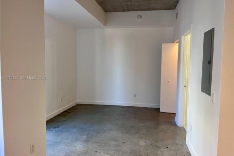 Condo in Miami, Florida, 1 bedroom  № 2032057 - photo 5