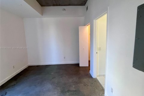 Condo in Miami, Florida, 1 bedroom  № 2032057 - photo 15