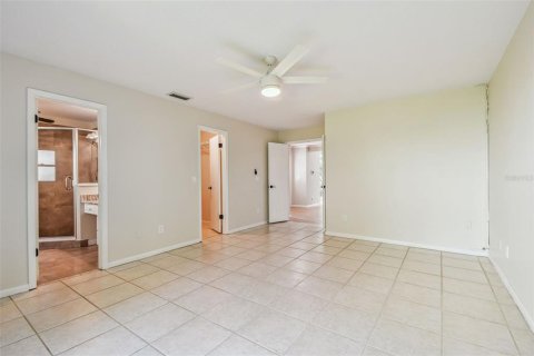 House in Tampa, Florida 4 bedrooms, 221.39 sq.m. № 1854369 - photo 28