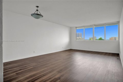 Купить кондоминиум в Майами, Флорида 1 спальня, 64.94м2, № 1928693 - фото 7