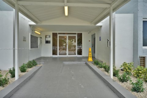 Купить кондоминиум в Майами, Флорида 1 спальня, 64.94м2, № 1928693 - фото 2