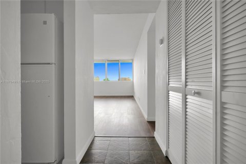 Купить кондоминиум в Майами, Флорида 1 спальня, 64.94м2, № 1928693 - фото 6