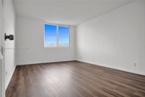 Купить кондоминиум в Майами, Флорида 1 спальня, 64.94м2, № 1928693 - фото 12