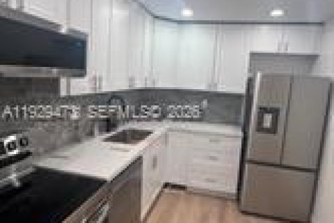 Condo in Tamarac, Florida, 2 bedrooms  № 1995899